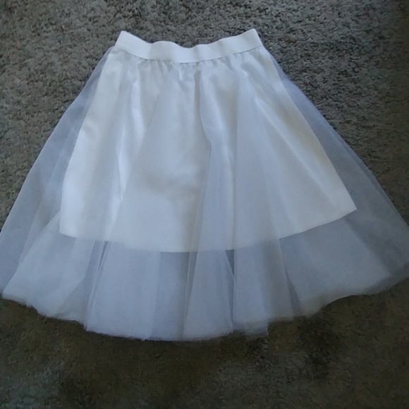 NWOT White tulle skirt - Picture 2 of 3